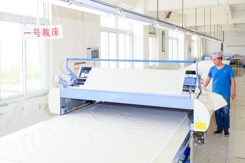 Automatic coth towing machine